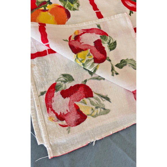 Vintage 50s Red & Yellow Apple Tablecloth 36"x 26" - Picture 4 of 15